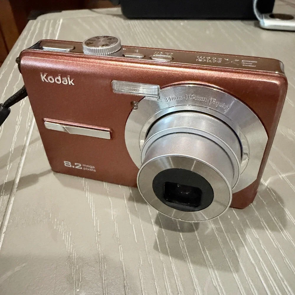 Kodak EasyShare M863 Digital Camera Copper Rose Gold 8.2MP Good 3x Zoom Bundle
